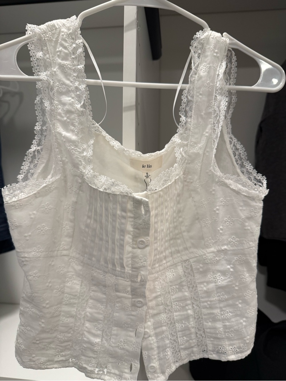 le lis White Lace-Trim Button Front Tank Top small